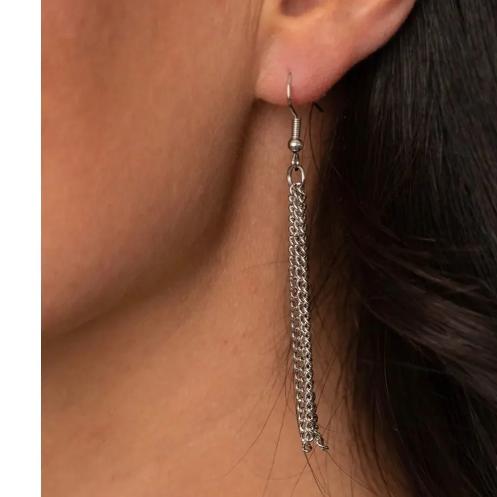 Silver TassleNecklace - Picture 3 of 3